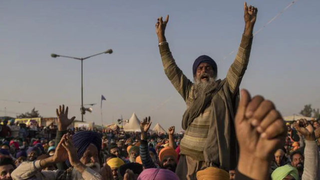 Farmers shout slogans as they participate in a protest at the Delhi Singhu border on December 18. Picture: Anindito Mukherjee/Getty ImagesSource:Getty Images