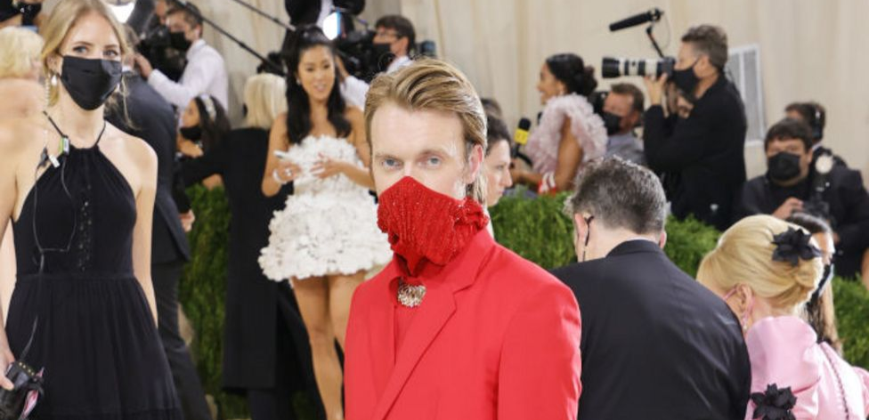 GETTY IMAGES / Eilish was accompanied by her brother, Finneas O'Connell, who chose an all-red suit and sequined face covering