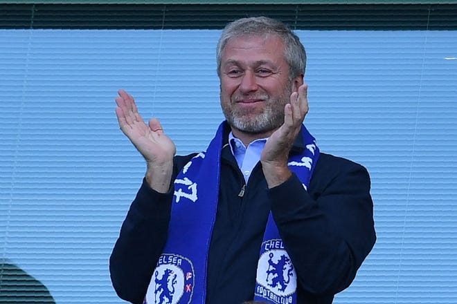 Roman Abramovich celebrates Chelsea's 2016-17 English Premier League title." Credit: AFP Via Getty Images