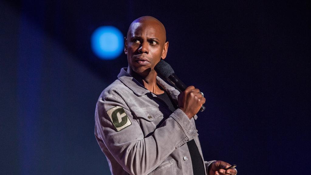 Dave Chappelle surprises comedy show with appearance, makes transphobic jokes