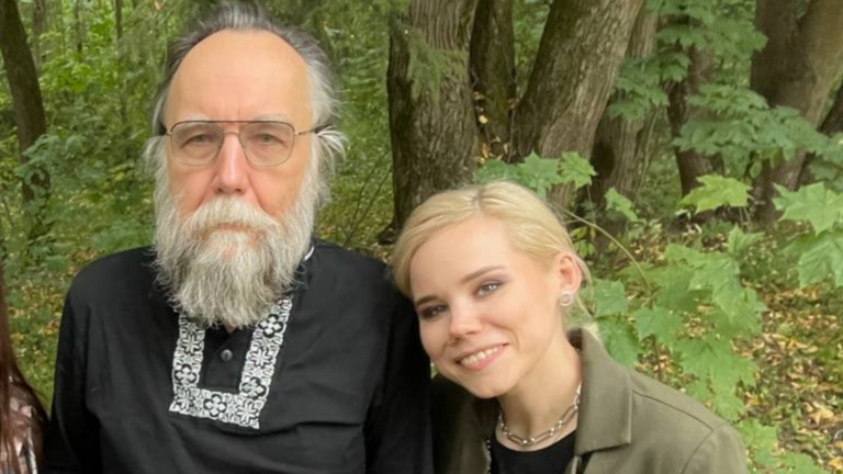 Darya Dugina alongside her father Aleksandr Dugin attending a traditional family festival in Moscow region just hours before the tragedy, August 20, 2022 ©  Telegram / akimapachev