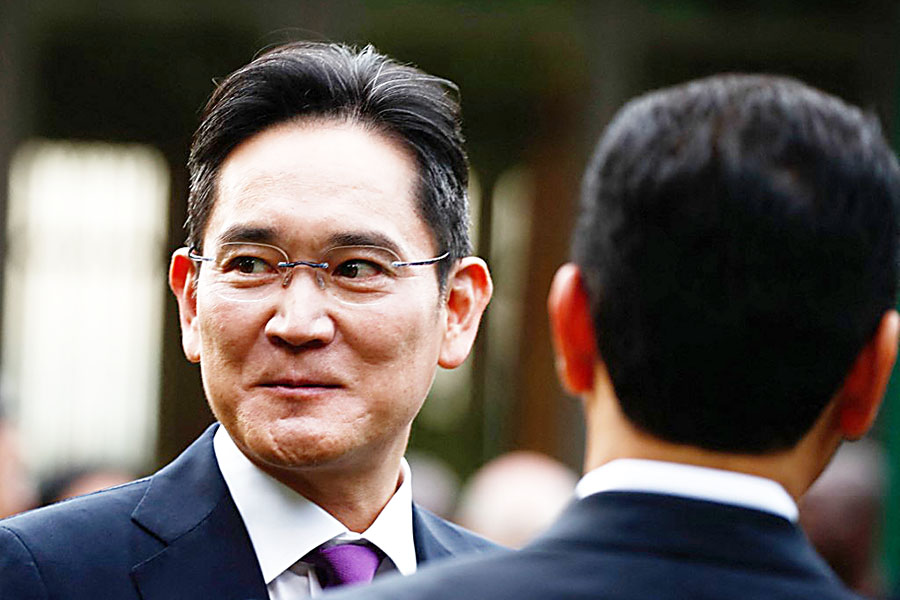 South Korea pardons Samsung boss and billionaire Lee Jae-yong 'to help the economy