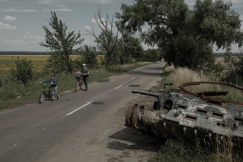 The remains of a tank in the Chernihiv region of Ukraine. U.S. officials estimate that 500 Russian troops are killed or wounded every day in Ukraine.Credit...Emile Ducke for The New York Times