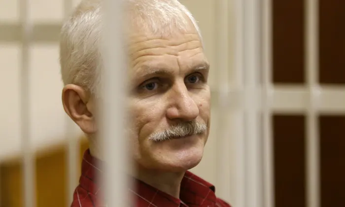 Nobel committee calls for release of peace prize winner Ales Bialiatski – video