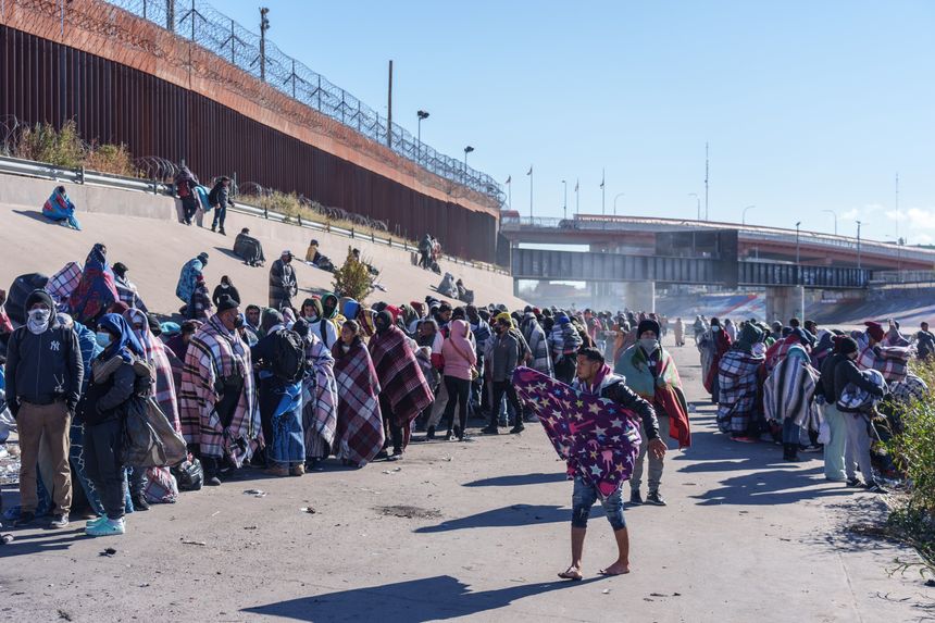 A surge of migrants reached the southern U.S. border in recent days, including at El Paso, Texas, ahead of the expected end of a policy intended to reduce border crossings. PHOTO: PAUL RATJE FOR THE WALL STREET JOURNAL