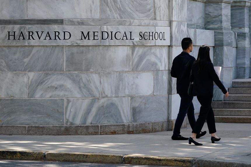 People walk toward Harvard Medical School in Boston, Aug. 18, 2022. PHOTO: CHARLES KRUPA/ASSOCIATED PRESS