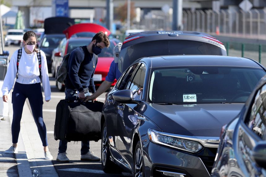 Uber and similar companies are in a global tug of war with regulators over whether and how to grant more benefits to workers. PHOTO: DAVID SWANSON/REUTERS