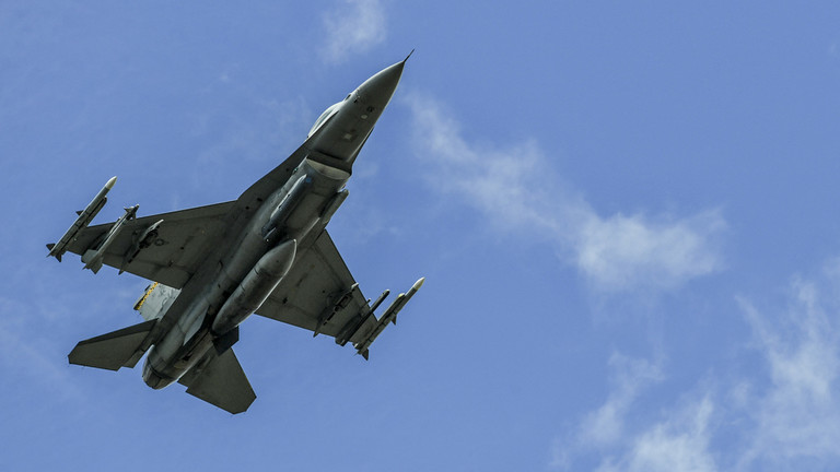 FILE PHOTO: A US Air Force F-16 jet taking part in drills. ©  AFP / Joaquin Sarmiento