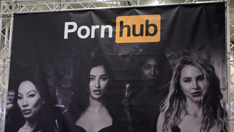 A sign hangs at the Por*hub booth at the 2023 AVN Adult Entertainment Expo at Resorts World Las Vegas on January 06, 2023 in Las Vegas, Nevada © Getty Images / Ethan Miller/Getty Images