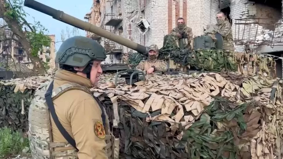 REUTERS / Yevgeny Prigozhin speaks to Wagner soldiers in Bakhmut