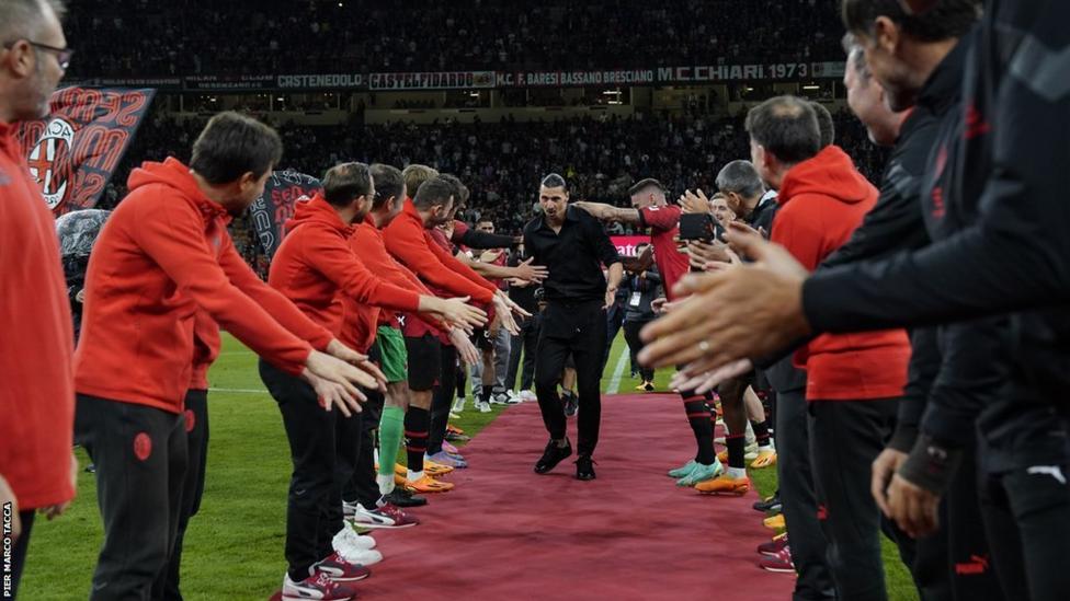 The Swedish great was given a guard of honour by his AC Milan team-mates as he left the pitch
