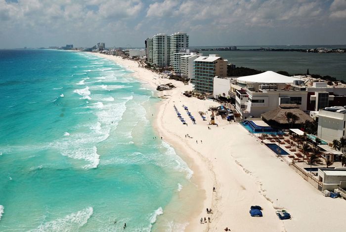 Travel companies that operate in the Cancún region are lowering prices in the short term. PHOTO: ELIZABETH RUIZ/AFP VIA GETTY IMAGES
