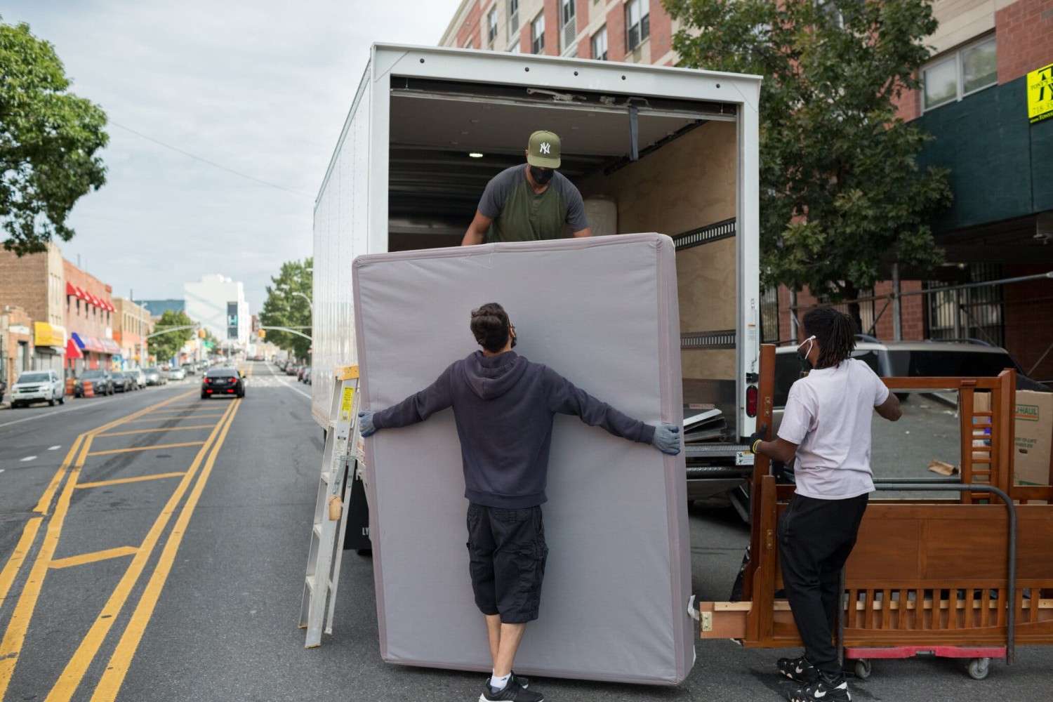 Movers See All, and They Have Thoughts on Your Relationship