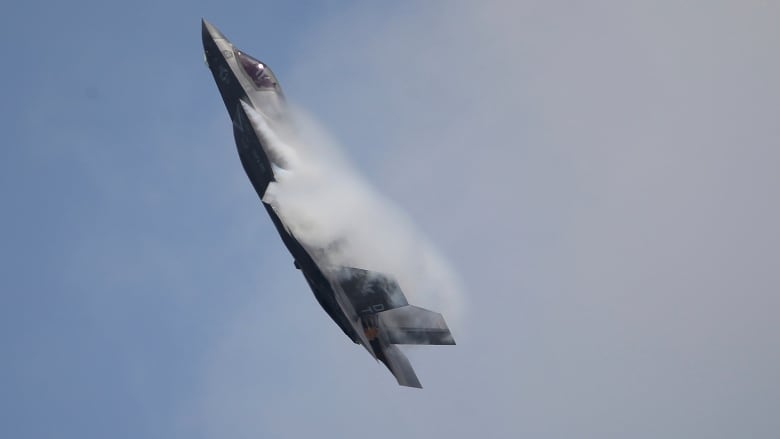 U.S. fighter jet flew 100 km unpiloted, pilot tried to explain to perplexed 911 operator