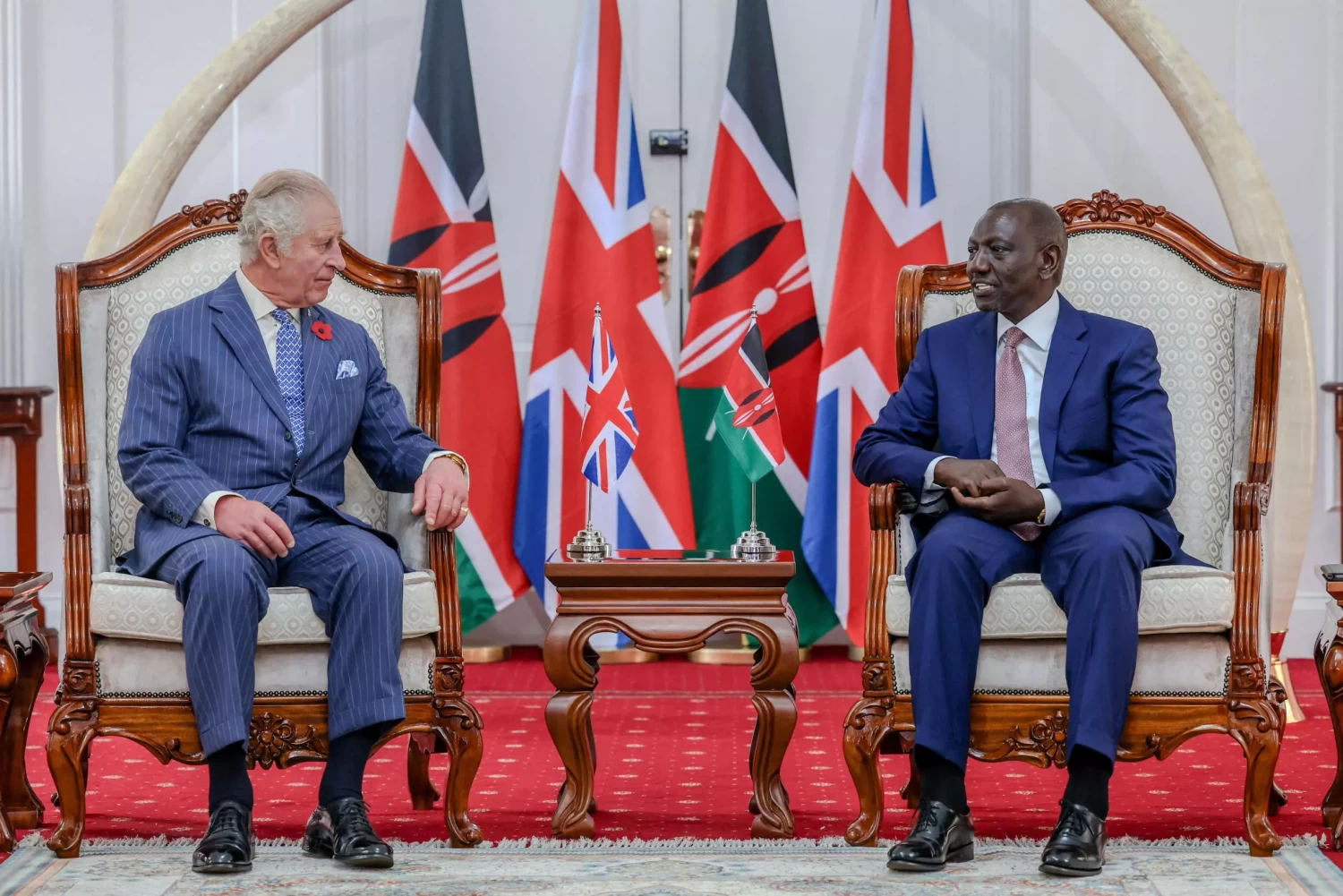 Britain's King Charles meets with President of Kenya William Ruto at the State House in Nairobi, Kenya, in this handout picture obtained by Reuters October 31, 2023. © State House in Nairobi via Reuters