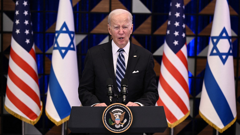 US President Joe Biden holds a press conference following a solidarity visit to Israel, on October 18, 2023, in Tel Aviv. ©  Brendan SMIALOWSKI / AFP