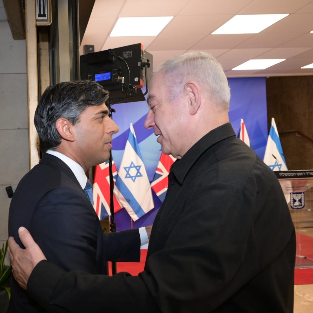 Prime Minister Benjamin Netanyahu (R) meets with UK Prime Minister Rishi Sunak in Jerusalem on October 19, 2023 (Amos Ben Gershom/GPO)