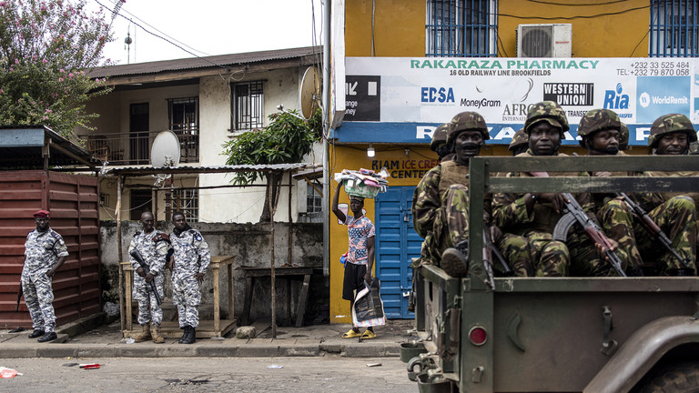 FILE PHOTO: Soldiers of the Sierra Leonean Armed Forces patrol the streets in Freetown on June 26, 2023. ©  JOHN WESSELS / AFP