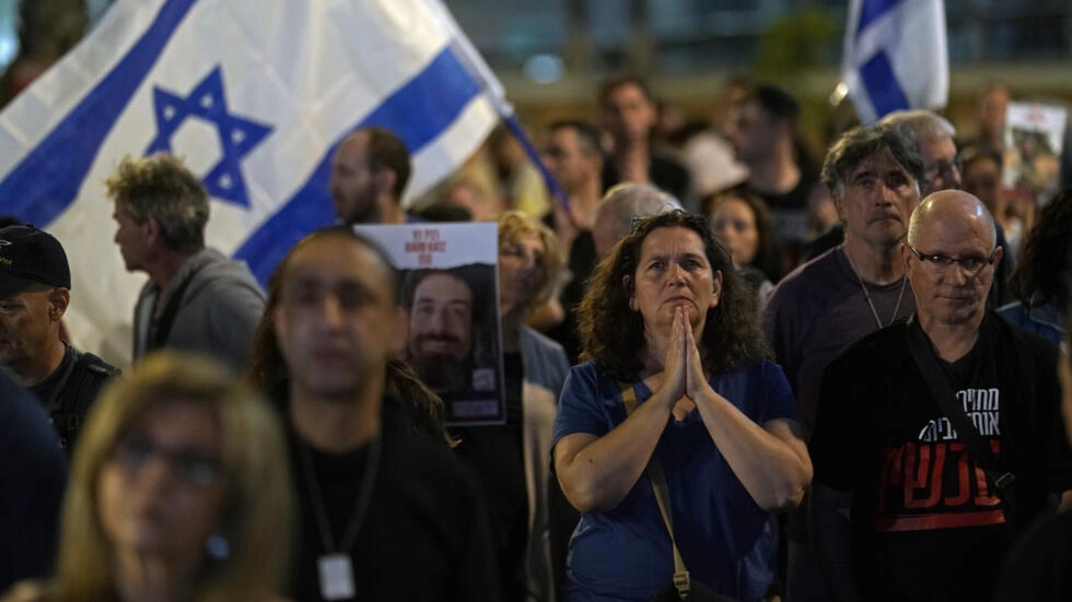 People participate in a show of solidarity with hostages being held in the Gaza Strip in Tel Aviv, Israel on November 25, 2023. © Leo Correa, AP