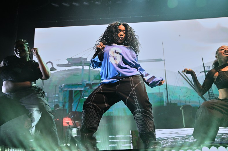 TORONTO, ONTARIO - FEBRUARY 25: SZA headlines her "SOS" North American Tour at Scotiabank Arena on February 25, 2023 in Toronto, Ontario. (Photo by Robert Okine/Getty Images)