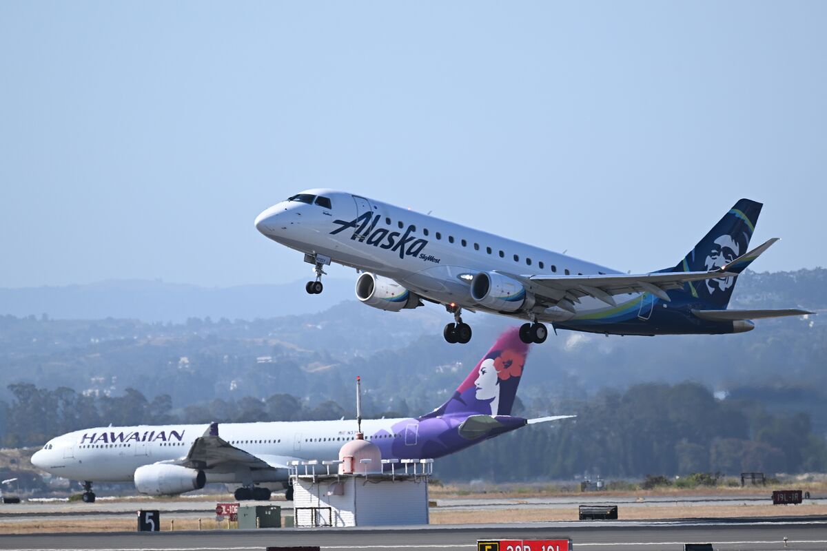 Alaska and Hawaiian Airlines planes takeoff from San Francisco International Airport (SFO) in San Francisco, California.Photographer: Tayfun Coskun/Anadolu Agency/Getty Images