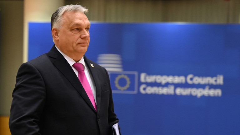 Hungarian Prime Minister Viktor Orban arrives for a roundtable meeting of the European Council at the European headquarters in Brussels on December 14, 2023. © AFP / Miguel MEDINA/AFP