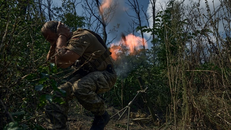 A Ukrainian soldier fires a mortar toward Russian positions near Bakhmut, Donetsk region, Ukraine on Sept. 2, 2023. (AP Photo/Libkos)