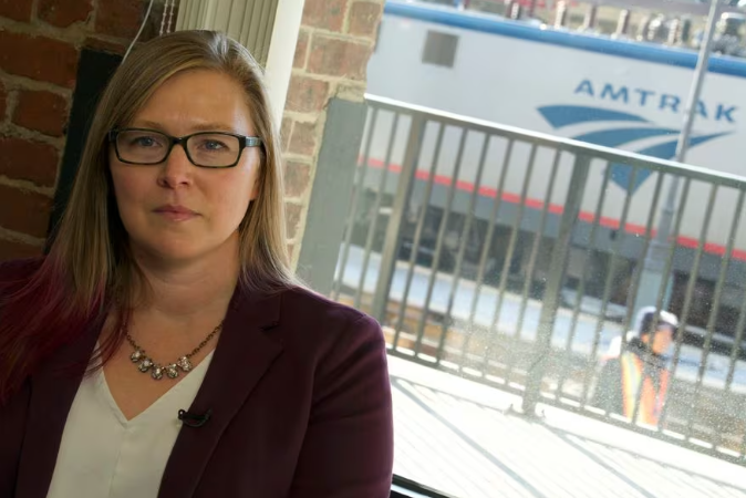 Laura Mason, vice-présidente d'Amtrak, lors d'une interview avec l'AFP à Washington le 28 novembre 2023 © / afp.com/Bastien INZAURRALDE