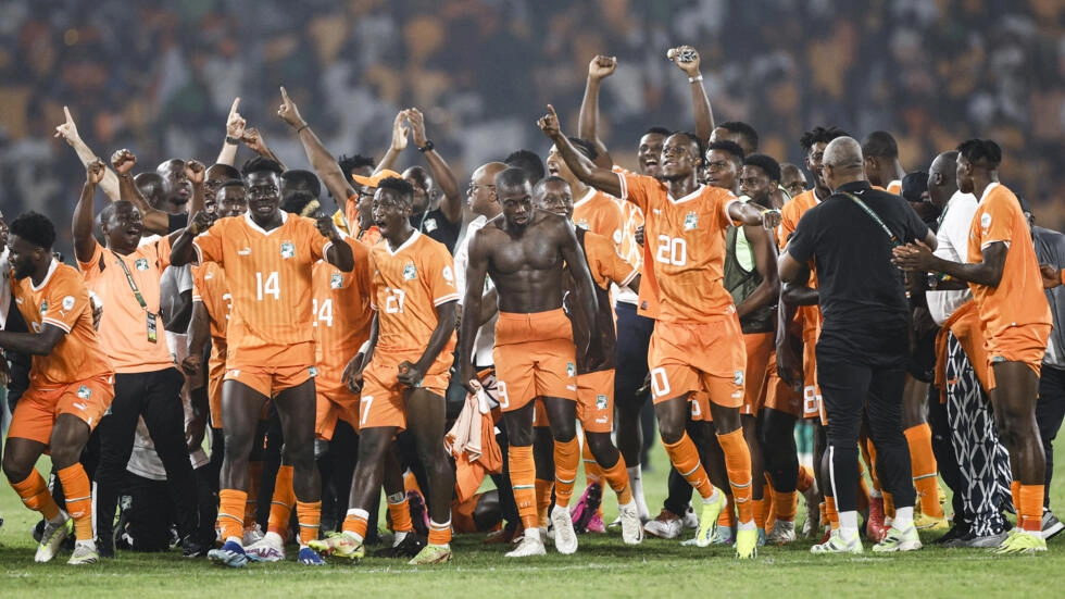 Ivory Coast's players celebrate after the victory at the end of the Africa Cup of Nations 2024 round of 16 football match between Senegal and Ivory Coast at the Stade Charles Konan Banny in Yamoussoukro on January 29, 2024. Kenzo Tribouillard, AFP