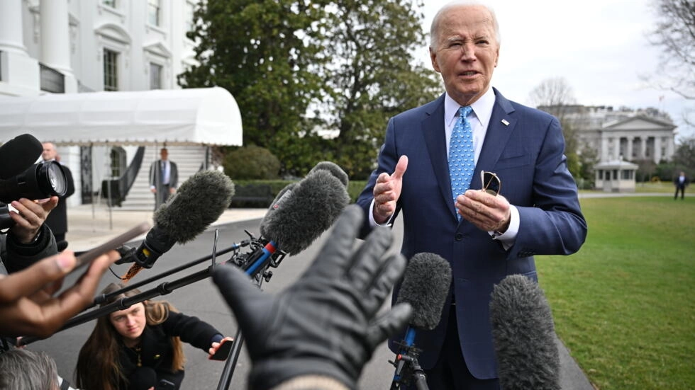 US President Joe Biden speaks to reporters before boarding Marine One on the South Lawn of the White House © Mandel NGAN / AFP