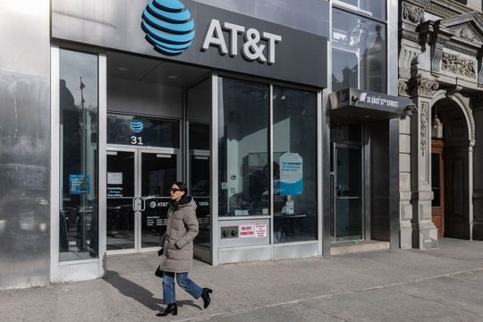 AT&T customers reported issues texting or making calls on Thursday. PHOTO: JEENAH MOON/BLOOMBERG NEWS