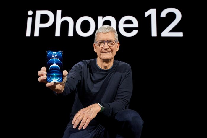 The iPhone 12 family that Apple CEO Tim Cook introduced in October 2020 sparked the smartphone’s last strong selling cycle. PHOTO: BROOKS KRAFT/APPLE/REUTERS