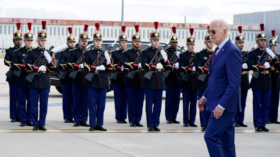 US President Joe Biden is greeted by honor guard as he arrives at Paris-Orly Airport, France on June 5, 2024. © Elizabeth Frantz, Reuters