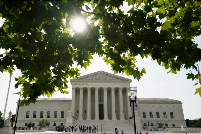 People line up to get into the U.S. Supreme Court in Washington, U.S., June 26, 2024. REUTERS/Kevin Lamarque Purchase Licensing Rights