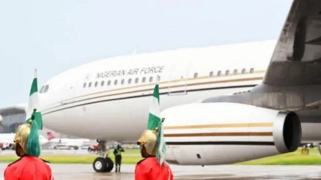 Nigeria Presidency / President Tinubu travelled to France on the new plane