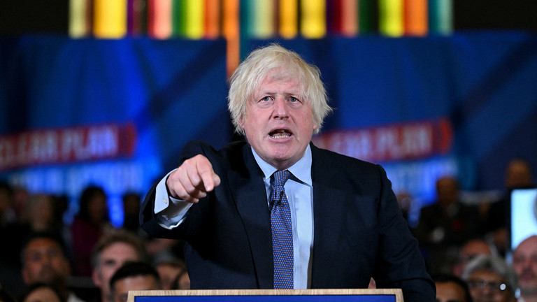 Former British Prime Minister Boris Johnson addresses Conservative Party supporters at the National Army Museum in London on July 2, 2024. © AFP / JUSTIN TALLIS/AFP