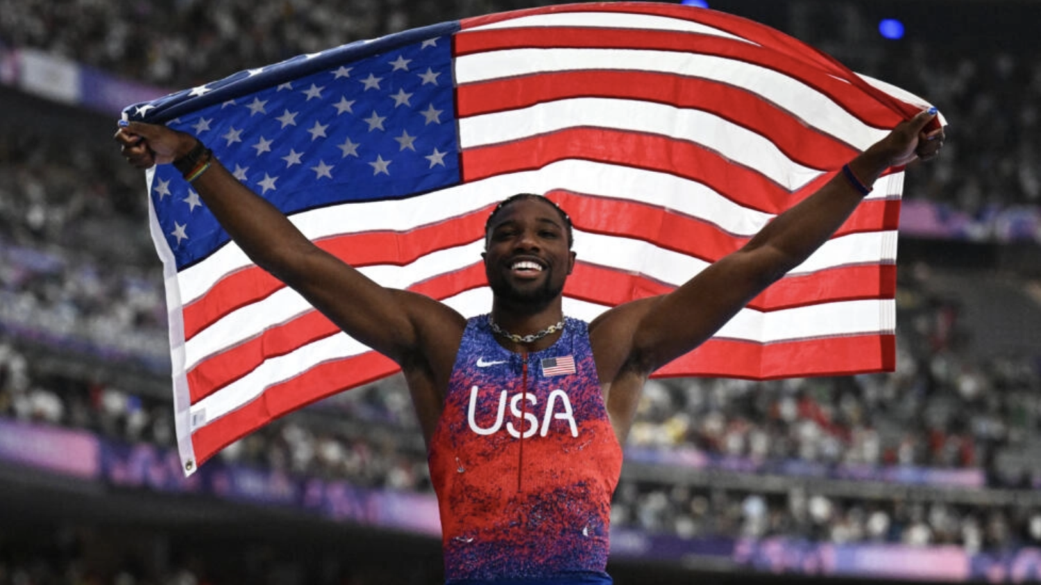 US' Noah Lyles celebrates after winning the men's 100m final of the athletics event at the Paris 2024 Olympic Games at Stade de France in Saint-Denis, north of Paris, on August 4, 2024. © Jewel Samad, AFP