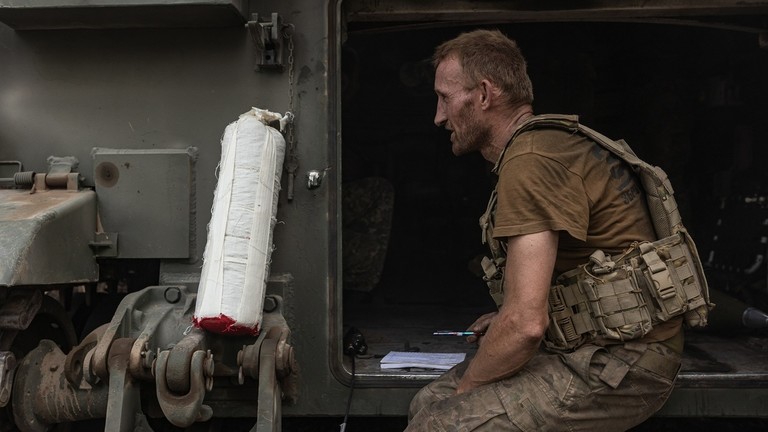 FILE PHOTO: A Ukrainian soldier manning an M109 artillery gun. ©  Diego Herrera Carcedo / Anadolu via Getty Images