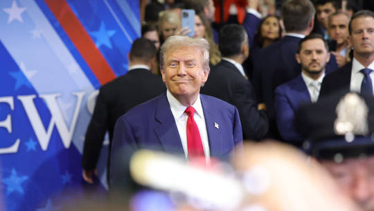 Donald Trump arrives for a debate with Kamala Harris at the National Constitution Center in Philadelphia, Pennsylvania, September 10, 2024 ©  Getty Images / Bryan Dozier