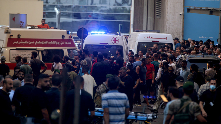 Ambulances carrying wounded people arrive to the emergency of the American University hospital, September 17, 2024, Beirut, Lebanon. ©  Marwan Naamani / picture alliance via Getty Images