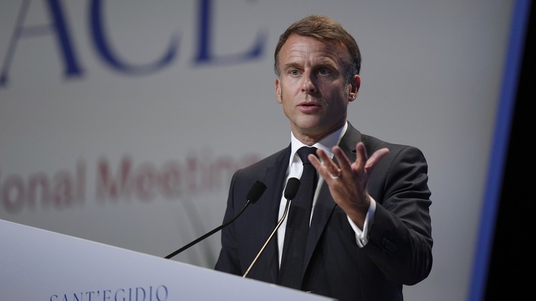 French President Emmanuel Macron delivers a speech in Paris on September 22, 2024. ©  Thibault Camus / Pool via AP Photo