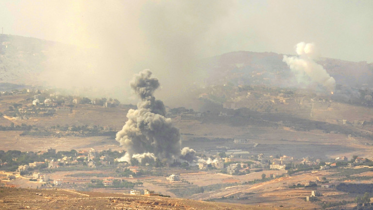 Smoke rises from Israeli airstrikes on villages in the Nabatiyeh district, seen from the southern town of Marjayoun, Lebanon, Monday, Sept. 23, 2024. ©  AP Photo/Hussein Malla