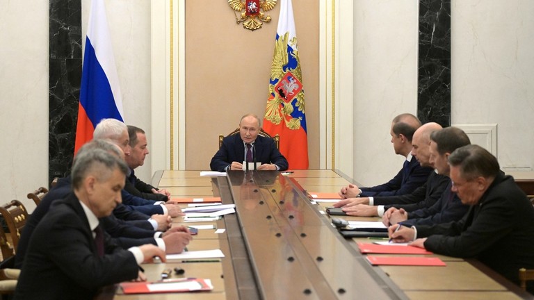 Russian President Vladimir Putin holds a permanent meeting of the Russian Security Council on nuclear deterrence on September 25, 2024. ©  Kremlin