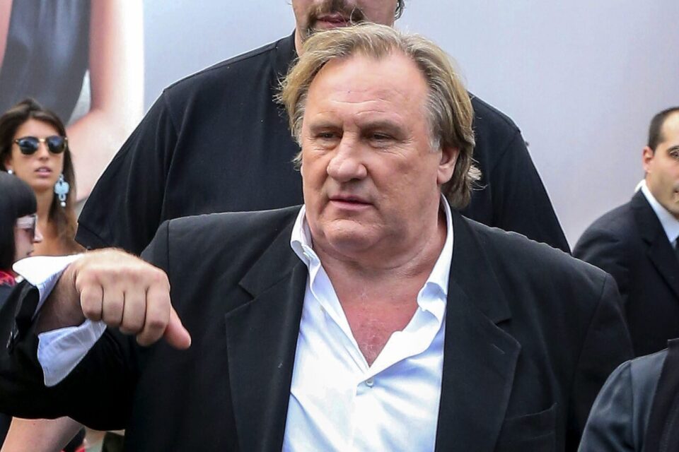 Gérard Depardieu jugé pour des agressions sexuelles sur le tournage d'un film sera absent à l'audience