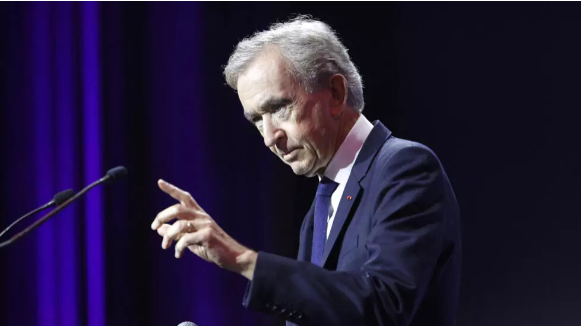 LVMH Chairman and CEO Bernard Arnault delivers a speech during an event in Paris on October 10, 2024. © Geoffroy Van der Hasselt, AFP