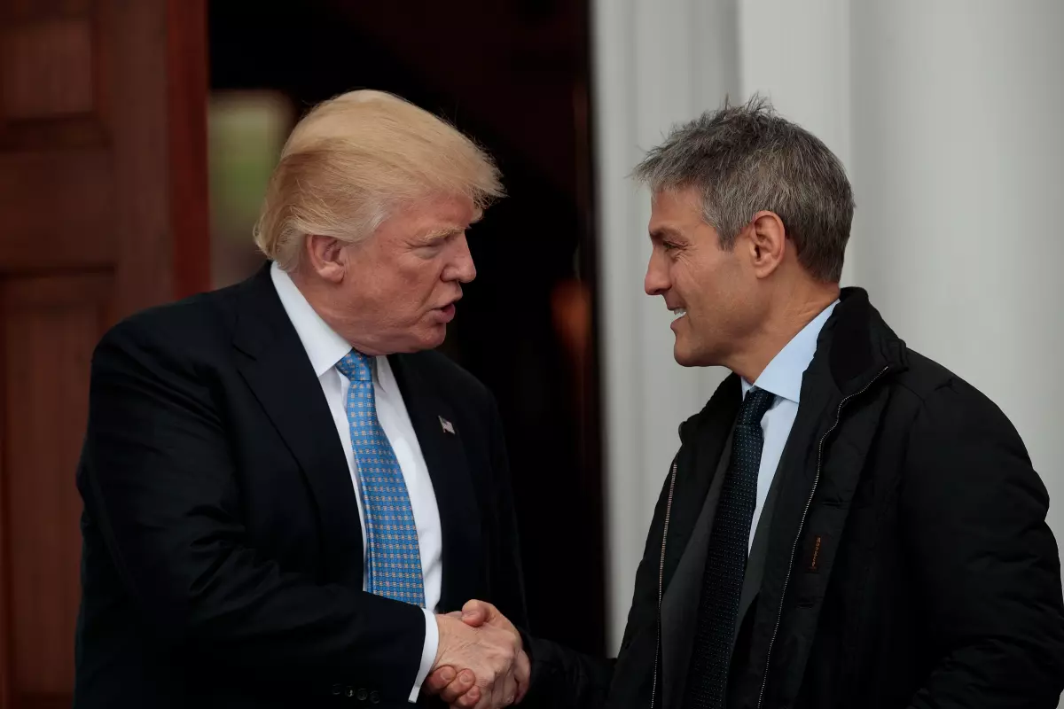 Ari Emanuel, right, met with then President-elect Donald Trump at his Bedminster golf club, days after the 2016 election. (Drew Angerer / Getty Images)