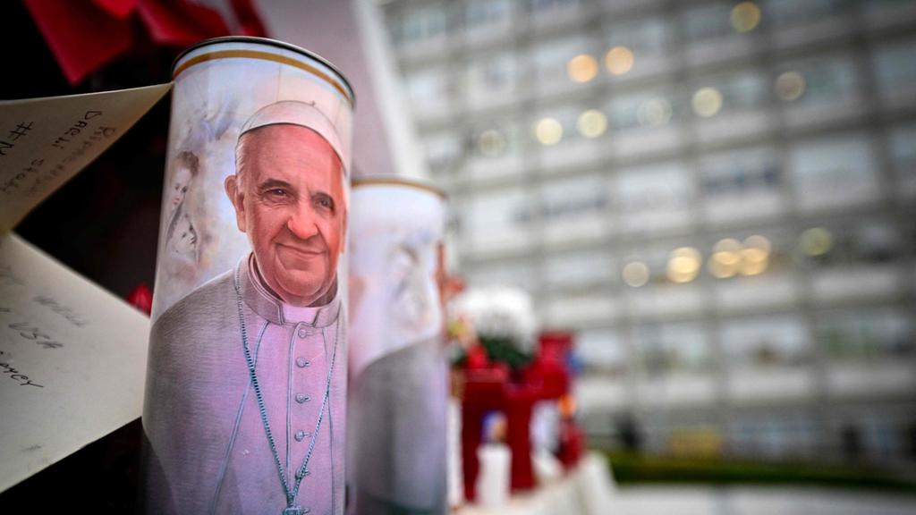 Grave fears as Pope, 88, remains in hospital﻿