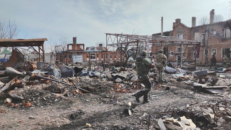 Russian servicemen in the town of Sudzha in Russia’s Kursk Region. ©  Russian Defense Ministry