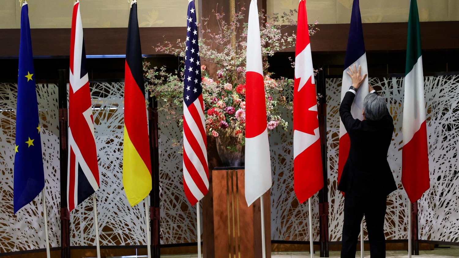 Les drapeaux des sept pays du G7 et de l'Union européenne vus lors de la réunion ministérielle organisée en 2023 à Tokyo. (Photo d'archives) PHOTO : REUTERS / JONATHAN ERNST