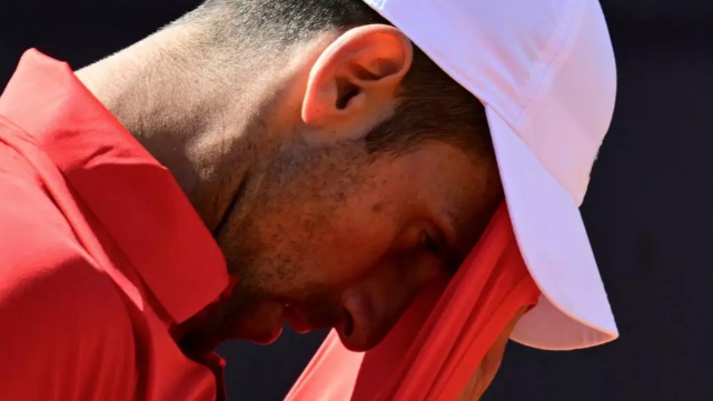 Tennis: Djokovic, à terre, fait l'impasse sur Rome
